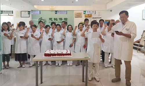18慈銘體檢聯(lián)想橋分院為在崗在職的醫(yī)師們慶祝“中國醫(yī)師節(jié)”.jpg
