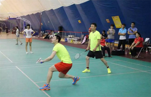 14世界羽毛球冠軍劉小龍、前央視著名主持人楊柳與選手進(jìn)行羽毛球友誼賽（第三屆）.jpg